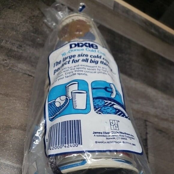 Dixie Novelty Paper Cups 1980s 18ct - 16 oz Party cups NOS Outdoor Sports - Picture 6 of 7